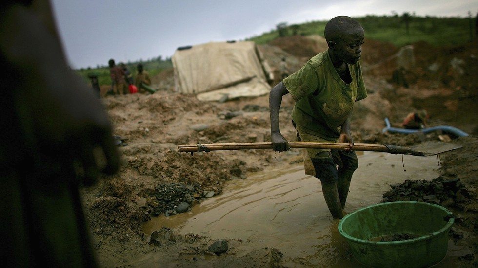 Убийствените мини на Конго, в които работят 4-годишни деца
