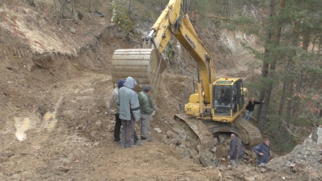 Обходният път до блокираните 11 населени места в Родопите още не е готов