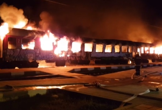 Влакът София-Бургас се подпали край гара Коньово (ОБНОВЕНА)