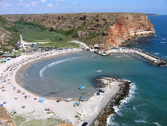Плажът Болата излиза от резервата "Калиакра", но се включва в защитената местност Степите