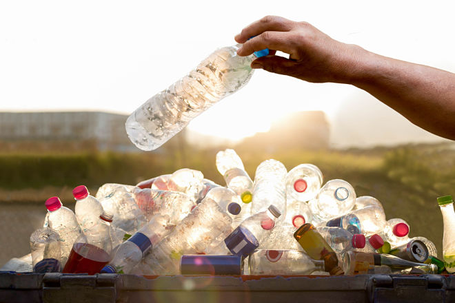 Учени откриха ензим, който може да преработва пластмасата
