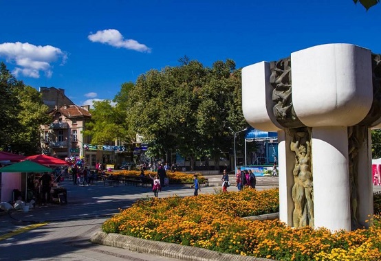 Павилиони ще заменят масите и сергиите в центъра на Велинград