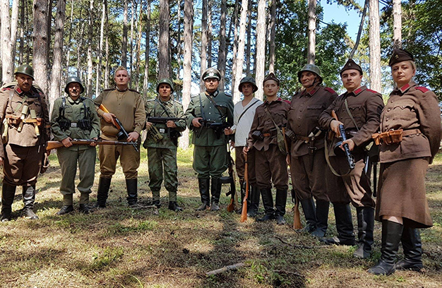 Униформи и въоръжение на Българската армия, на Червена армия и Вермахта се събират на едно място в Каварна