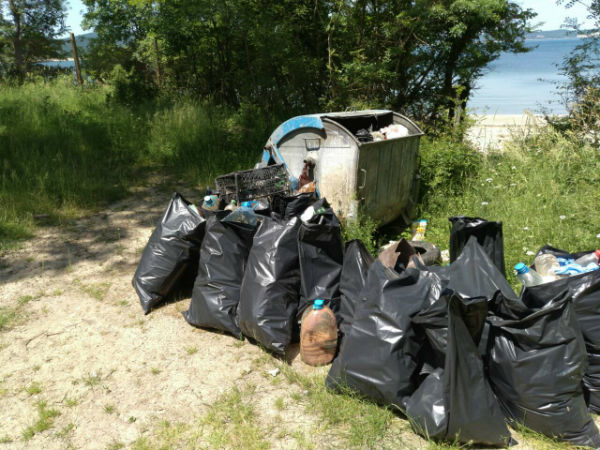 Студенти и ученици чистиха боклуци в резерват Ропотамо