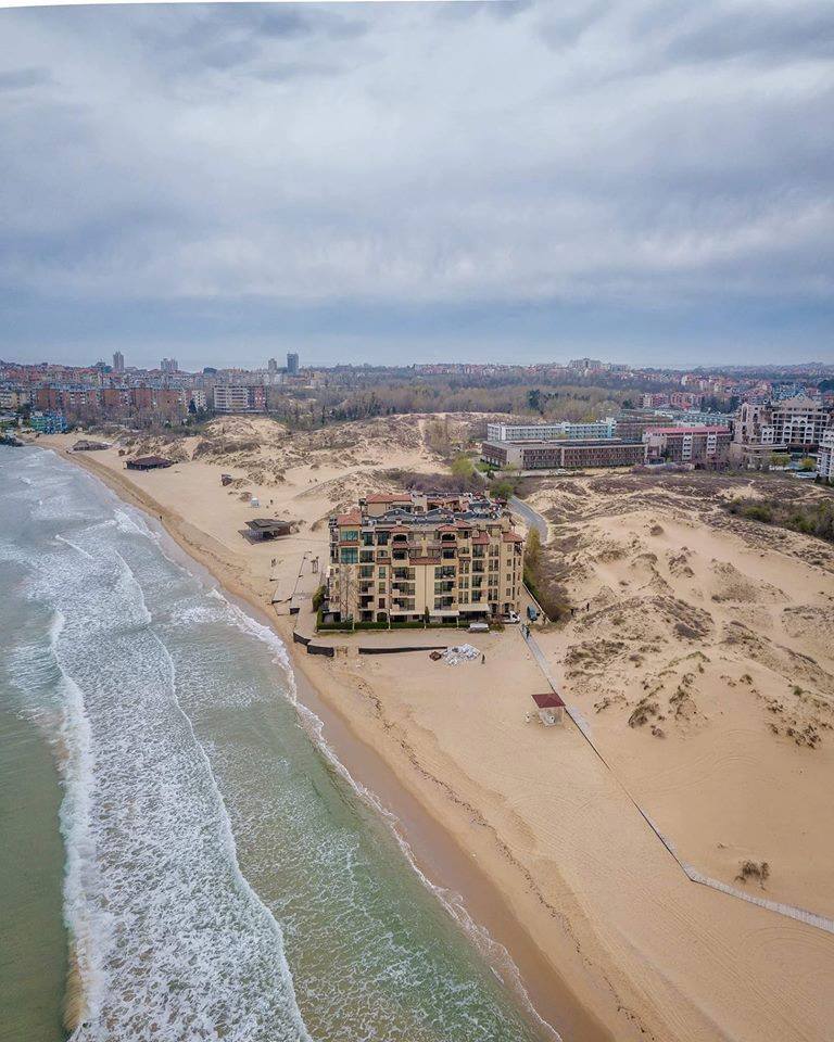 Няма такава държава: Според Ангелкова хотелският комплекс, изграден на плажа в Слънчев бряг, е законен