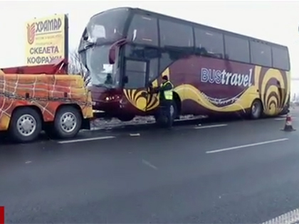 Турски ТИР блъсна автобус, 12 души са в болница