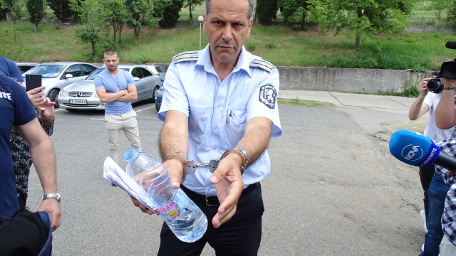 Задържания за корупция шеф на КАТ в Благоевград остава в ареста