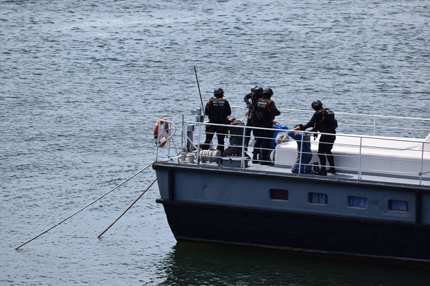 Във Варна овладяха кораб нарушител, завладян от криминално проявени лица