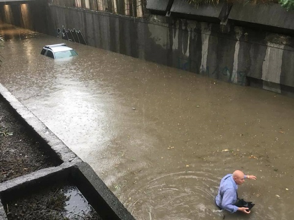 Пороен дъжд потопи Варна под вода