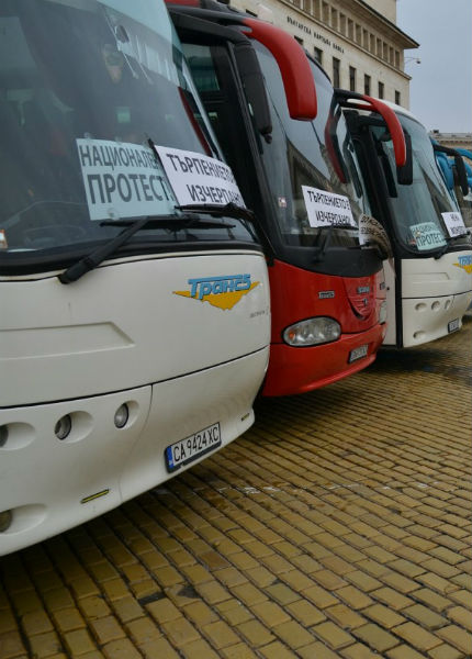 Превозвачите заплашиха: На 14 юни спират автобусите в цялата страна
