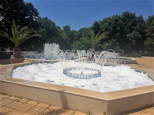 Неизвестен зевзек „сапунисва" редовно фонтаните във Варна