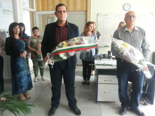 Цветя в бургаския офис на телевизия СКАТ за годишнината от кончината на Николай Хайтов
