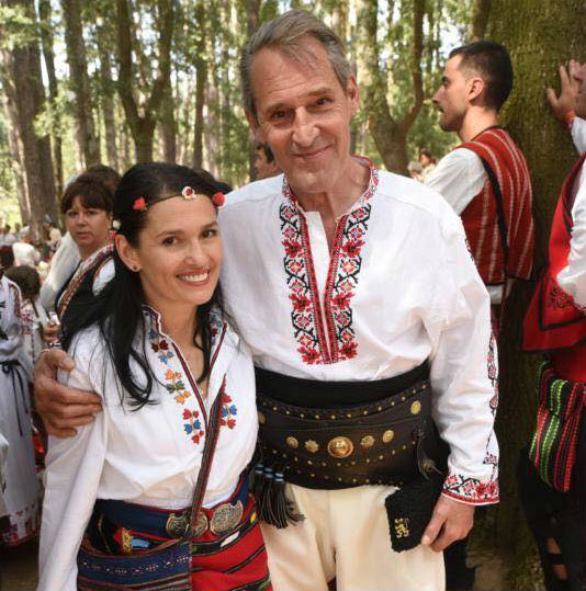 Холивудският актьор Бен Крос вдига сватба в Жеравна по старите български традиции