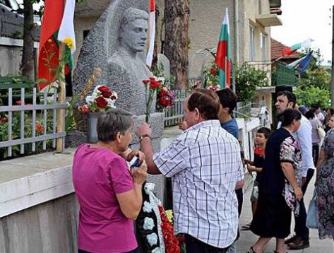 Вместо цвете за Апостола в Новоселяне проведоха фолклорен събор за рождения ден на Левски
