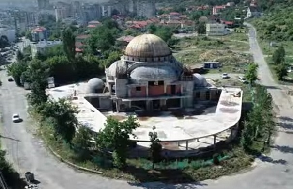 Строителят на голямата джамия в Кърджали се оказа социално слаб и затънал в дългове