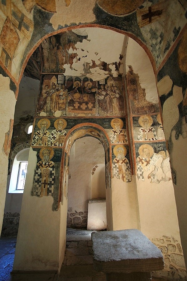 Небивал бум на туристи в Земенския манастир