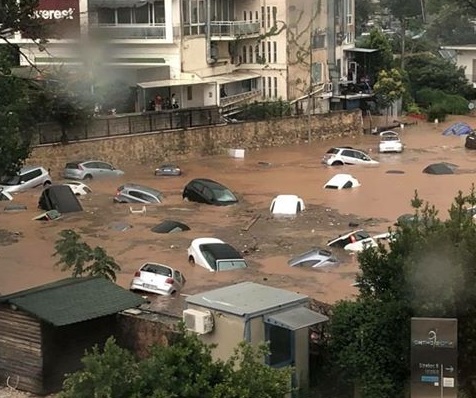 Не им върви на гърците: След огнения ад, буря потопи под вода някои квартали на Атина