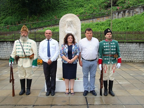 Статуята „Преклонение" –  нов знак по пътя на българските опълченци