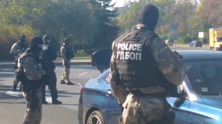 Извънредно в Бургас: Задържаха организирана престъпна група за рекет, побой и разпространение на наркотици
