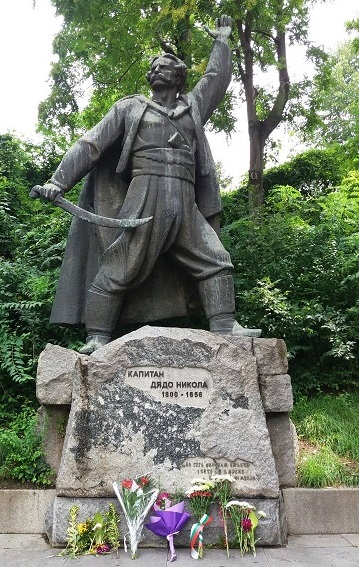 За трети път поругават паметника на Капитан Дядо Никола в Габрово