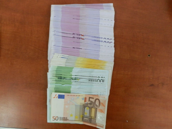 19 700 евро и 2 500 британски лири задържаха митничари в Малко Търново