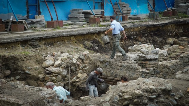 Работилница за бронз, както и хиляди сребърни монети откриха археолозите в София (Обновена)