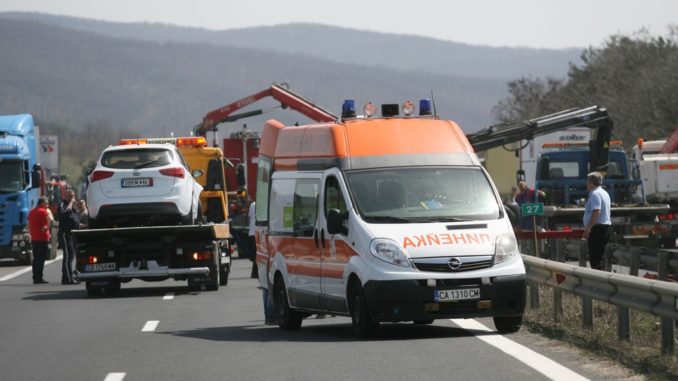 Катастрофа ограничи движението по автомагистрала "Тракия"