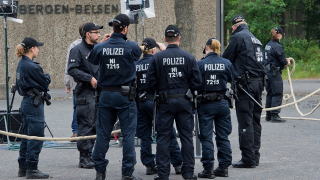 Полицията в Берлин търси служители от чужбина