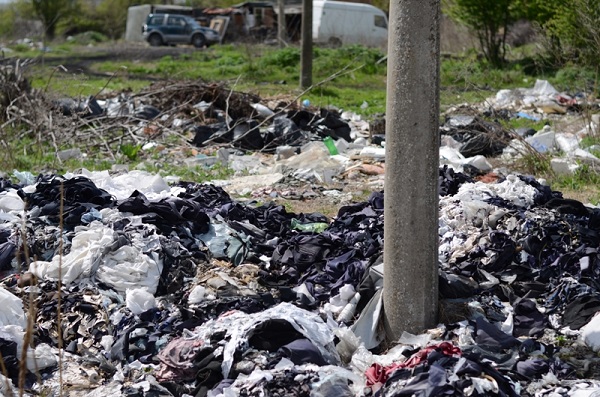 Източните квартали на Русе са заринати с всевъзможни боклуци