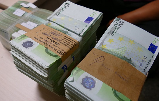 Ето ги "изпраните" пачки с милионите евро на Ветко Арабаджиев и фамилия