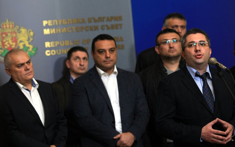 ГЕРБ и патриотите се събират на Коалиционен съвет заради министерските оставки