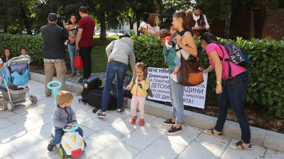 Родители на протест: Над 8000 деца са извън детските градини и ясли