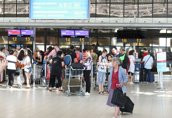 Пробив в сигурността: Пътници от Ливан са влезли без проверка на „Летище София”
