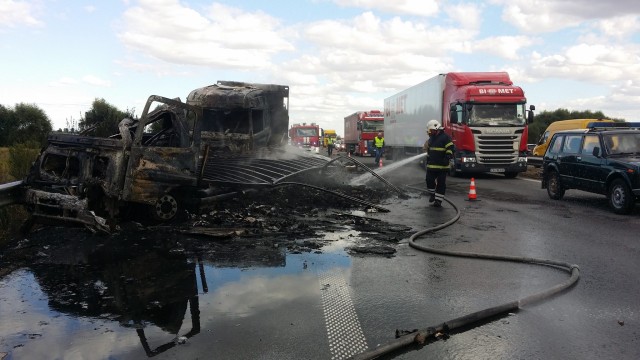 Два тира катастрофираха и изгоряха напълно на магистрала „Тракия”