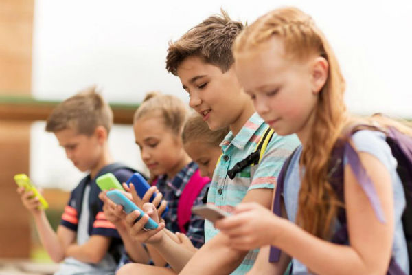 Що е то вирус на цифровото слабоумие и как да предпазим децата си от него