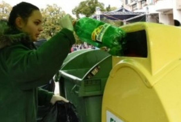 Сливи за смет: В Благоевград ще раздават бира срещу върнати празни бутилки
