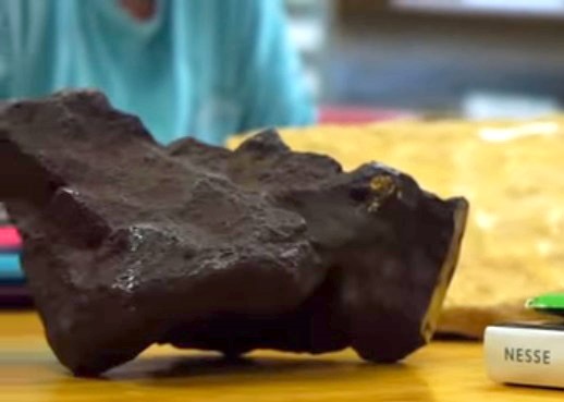 Камък, подпирал десетилетия една врата, се оказа метеорит за 100 хиляди долара