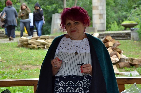 Дора Куршумова разказва в книга за хаджийската премяна и женската носия в Котленския край