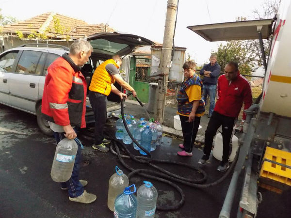 След 6 дни мъки: Пуснаха водата в Лом и близките села