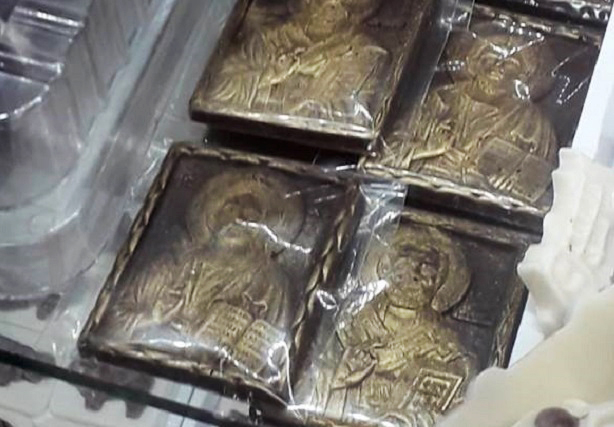 Кощунство: Пловдивска сладкарница пусна на пазара... икони от шоколад