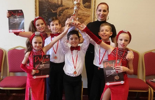Малките танцьори от "Бургаски делфини" завоюваха златото на състезание в Златна Прага