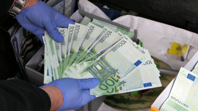 След удара в Слънчев бряг: Разбиха втора печатница за фалшиви пари, този път във Варна