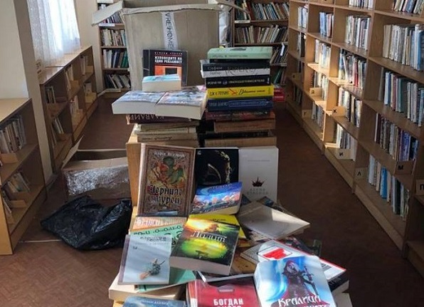 Ученик събра 300 книги за читалище "Просвета"  в село Бошуля