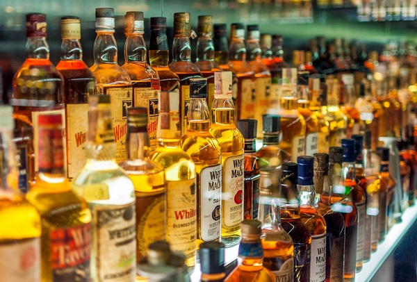 Мъж отмъкна от магазини в Казанлък уиски за близо 1000 лева