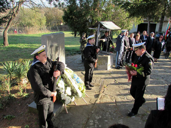 Село Сушица се преклони пред паметта на флотския герой Димитър Димитров