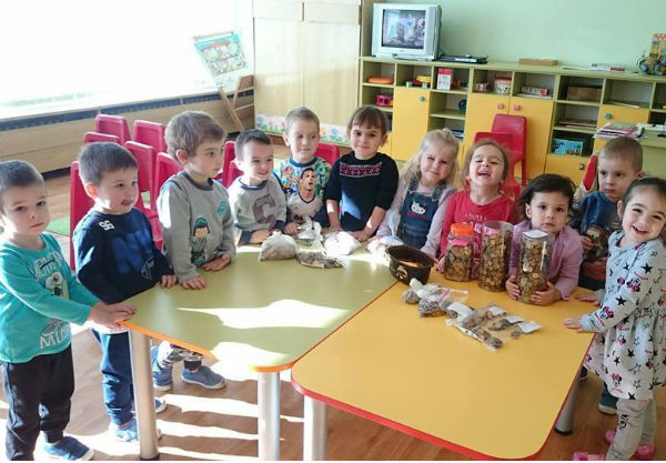 Кампания "Жълти стотинки - Деца помагат на деца" вече и в Бургас