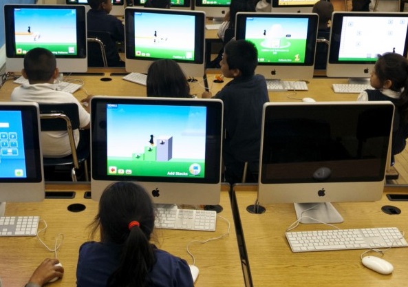 Правителството отпуска 1 553 600 лева за интернет в училищата