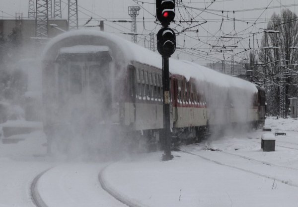 Заради повреден локомотив сутрешният влак от София още не е пристигнал в Бургас