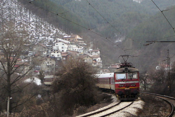 Бързия влак от София за Варна излезе от релсите