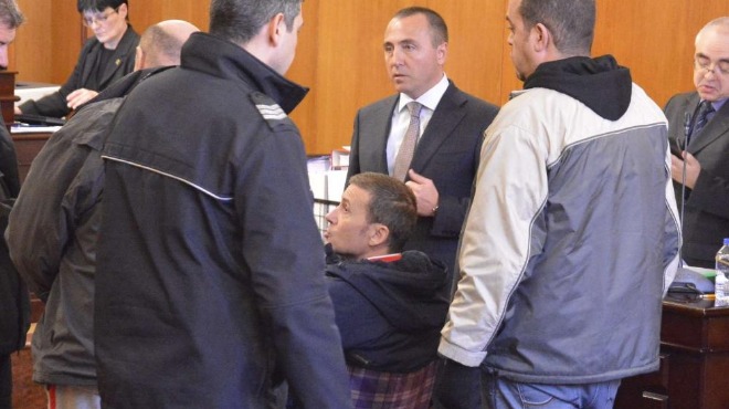 Миню Стайков влезе в Апелативния спецсъд в инвалидна количка